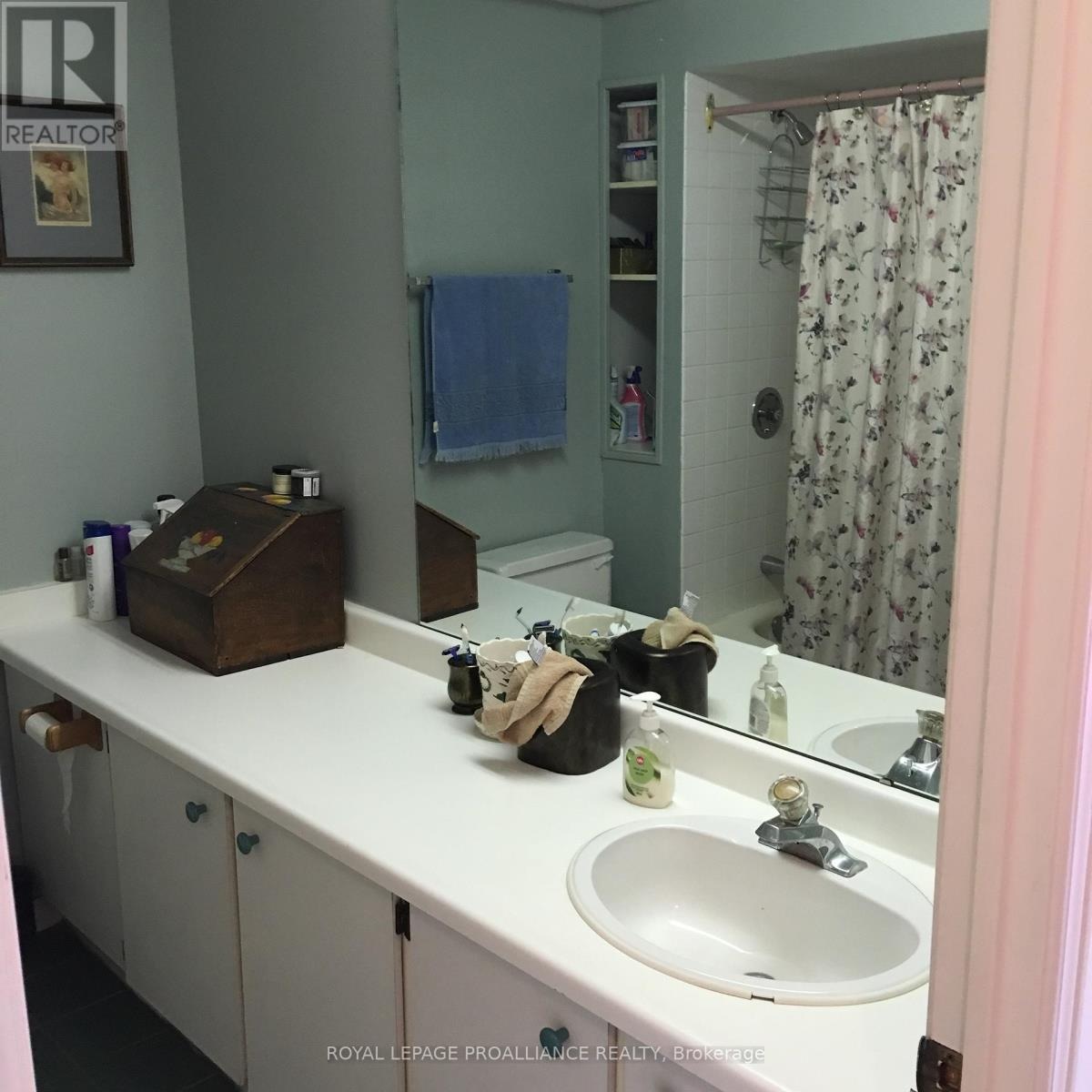 13 Portneuf Court, Toronto, Ontario  M5A 4E4 - Photo 12 - C12419259