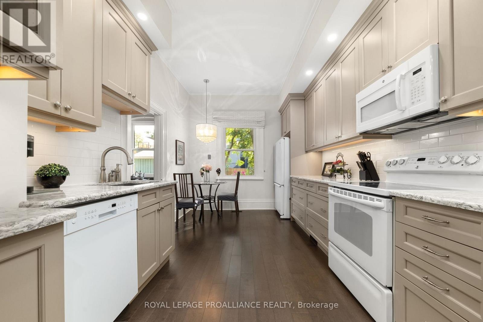 103 Bridge Street, Prince Edward County, Ontario  K0K 2T0 - Photo 17 - X12440538
