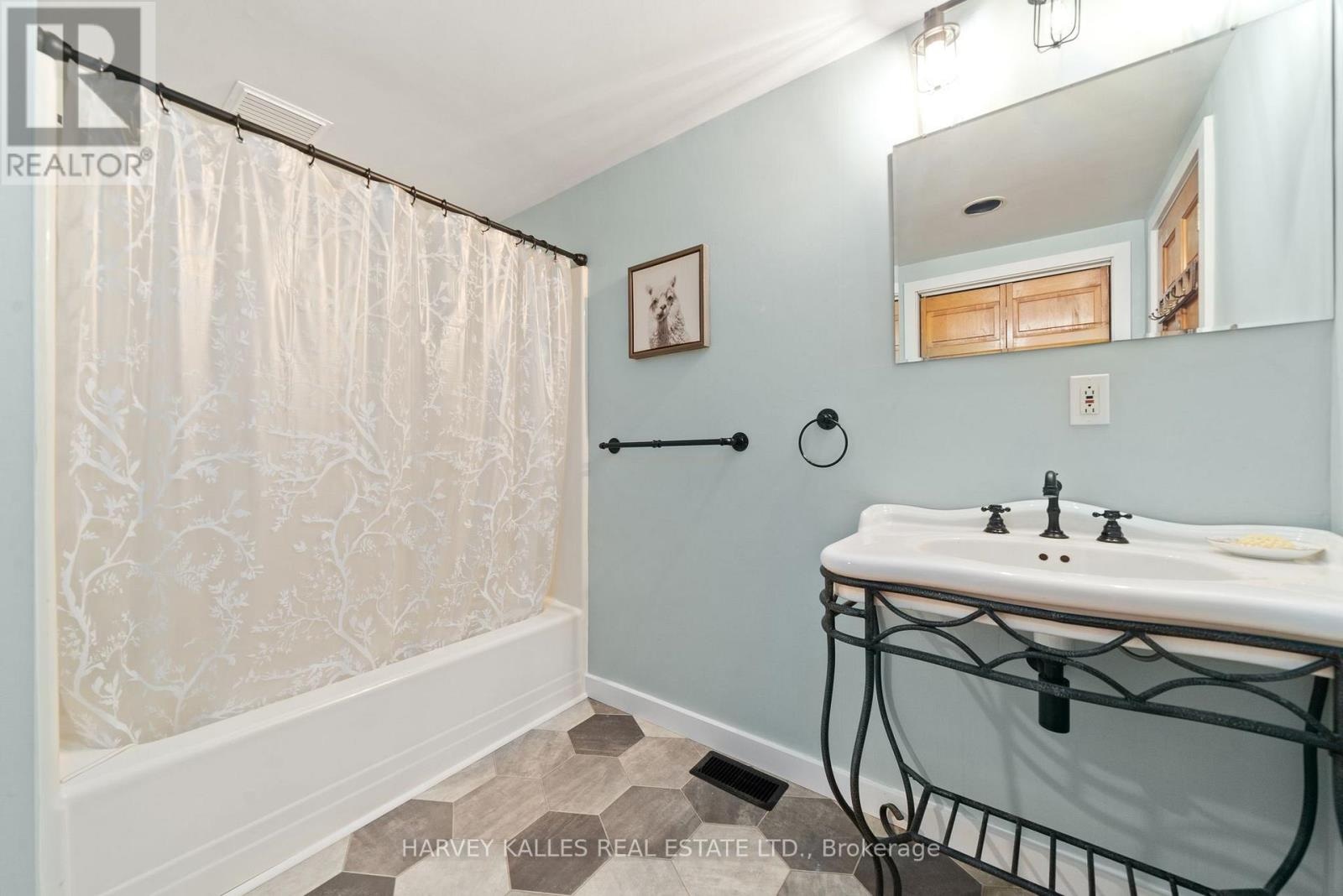 13965 Loyalist Parkway, Prince Edward County, Ontario  K0K 2T0 - Photo 17 - X12635328