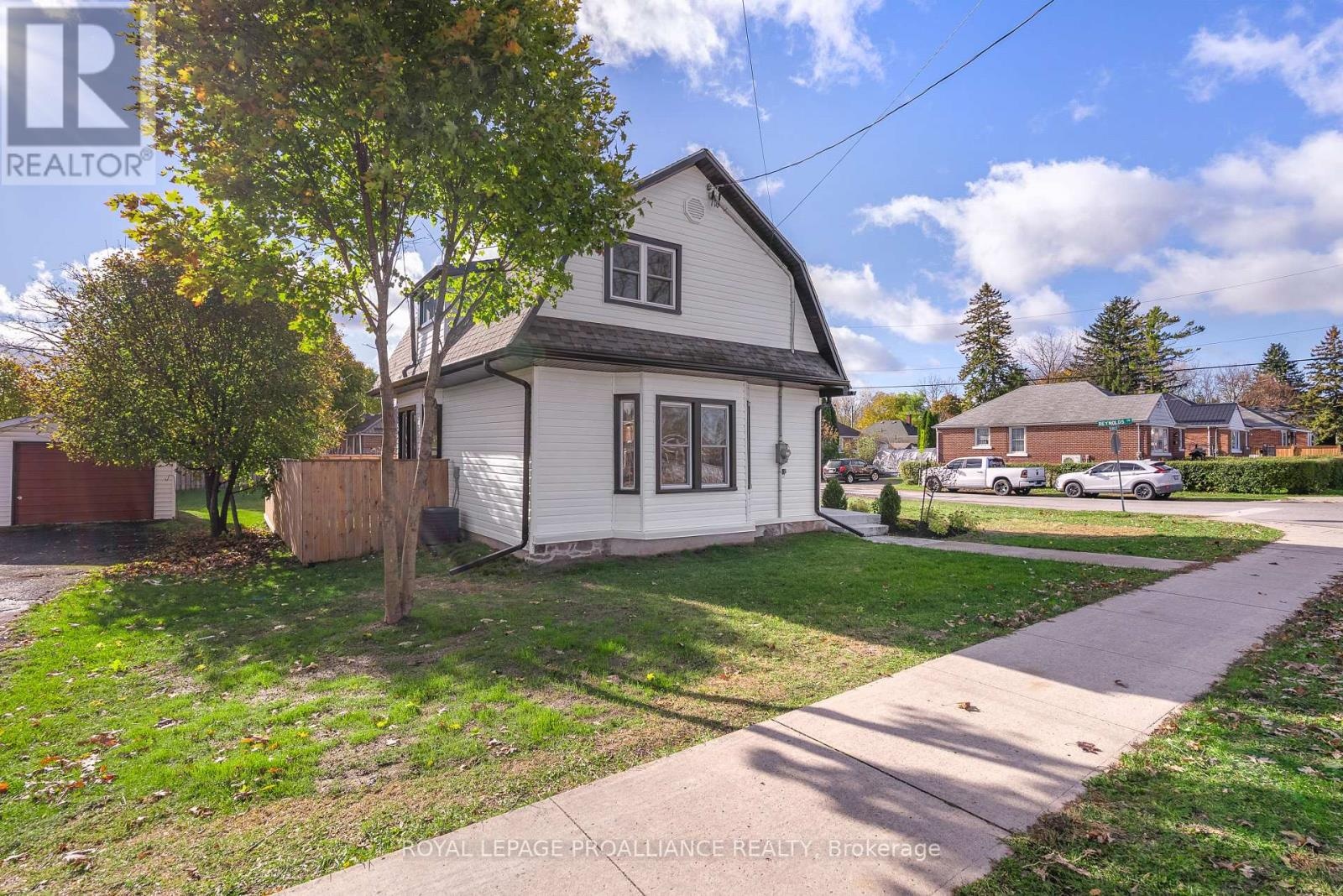 97 Donald Street S, Belleville, Ontario  K8P 2J6 - Photo 2 - X12523940
