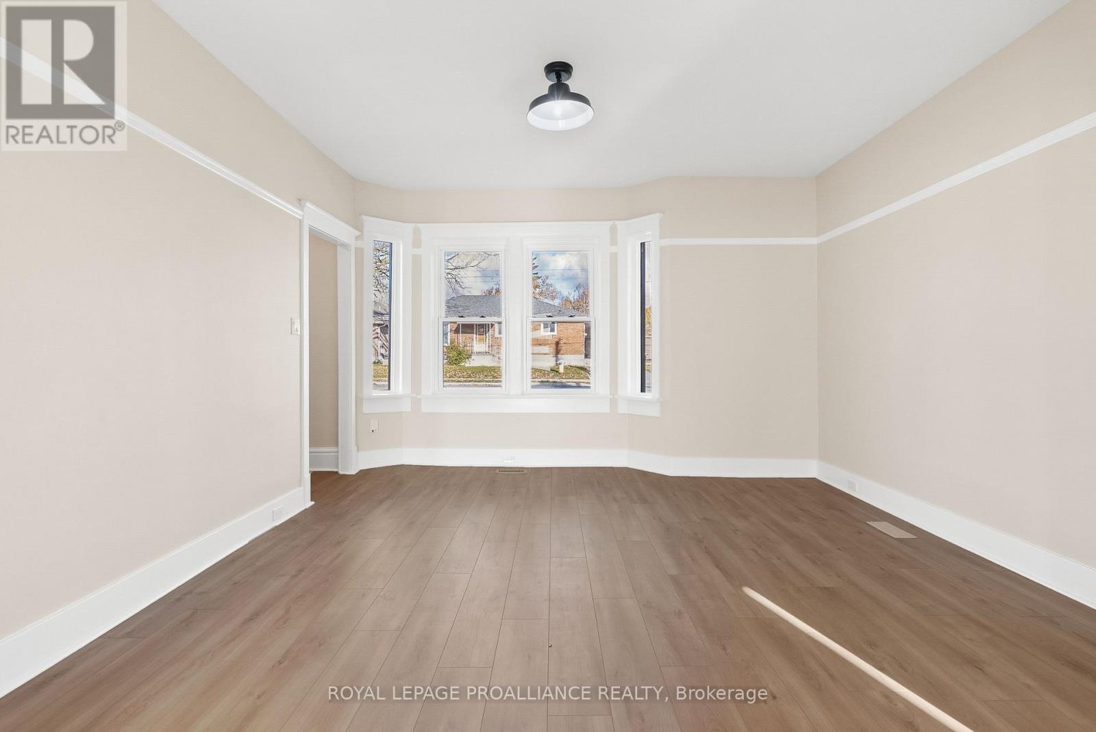97 Donald Street S, Belleville, Ontario  K8P 2J6 - Photo 7 - X12523940