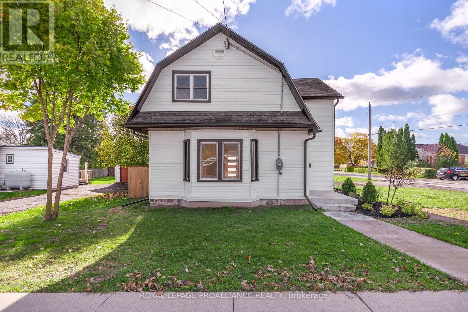 97 Donald Street S, Belleville, Ontario  K8P 2J6 - Photo 3 - X12523940
