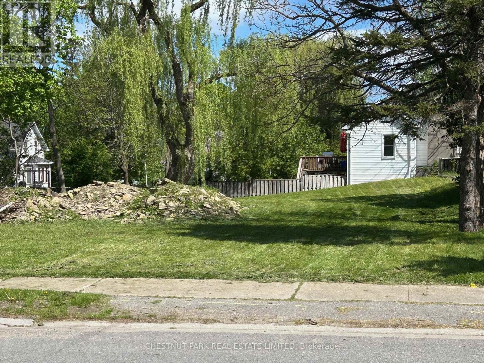 107 Union Street, Prince Edward County, Ontario  K0K 2T0 - Photo 5 - X12660586