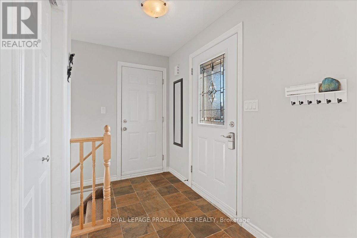 189 Nicholas Street, Quinte West, Ontario  K8V 6E8 - Photo 5 - X12772602