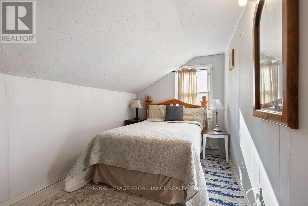 25 Thomas Street, Tweed, Ontario  K0K 3H0 - Photo 15 - X12801932