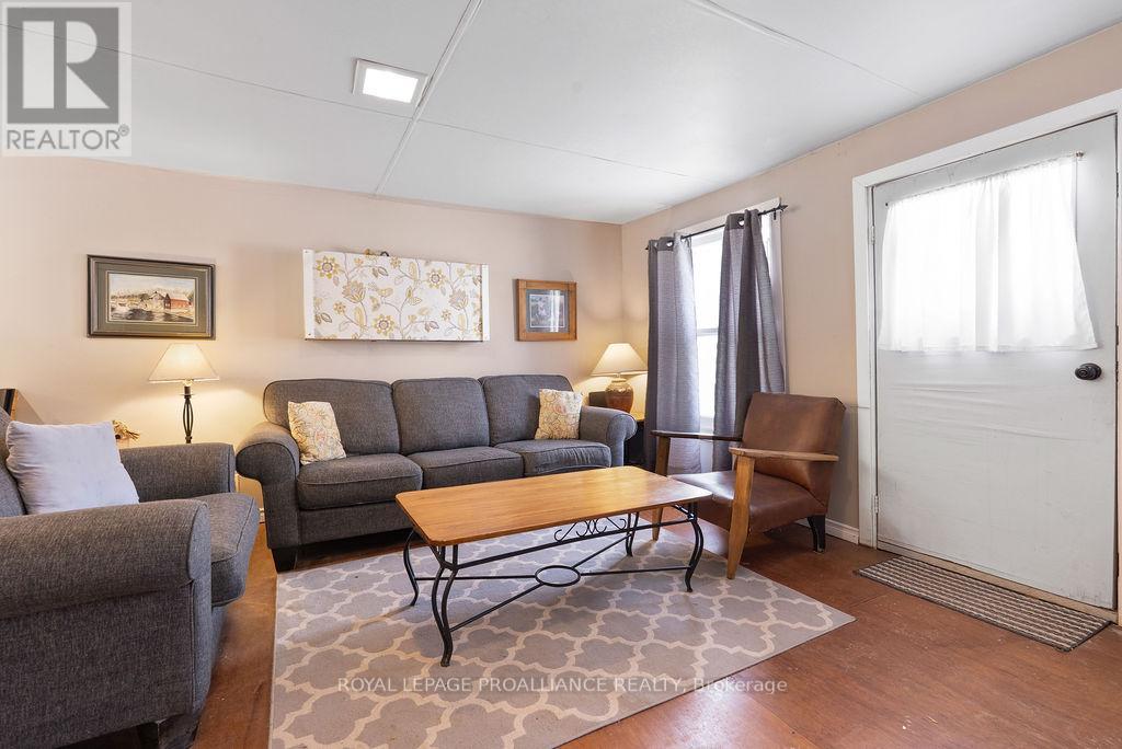 25 Thomas Street, Tweed, Ontario  K0K 3H0 - Photo 5 - X12801932