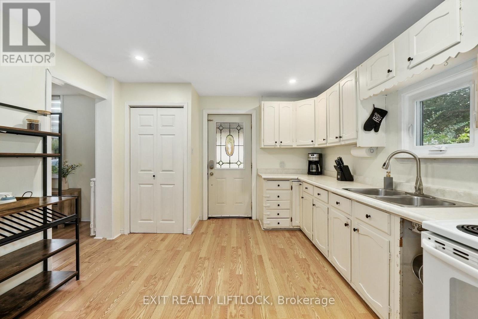 378 London Street, Peterborough, Ontario  K9H 2Z8 - Photo 4 - X12832426