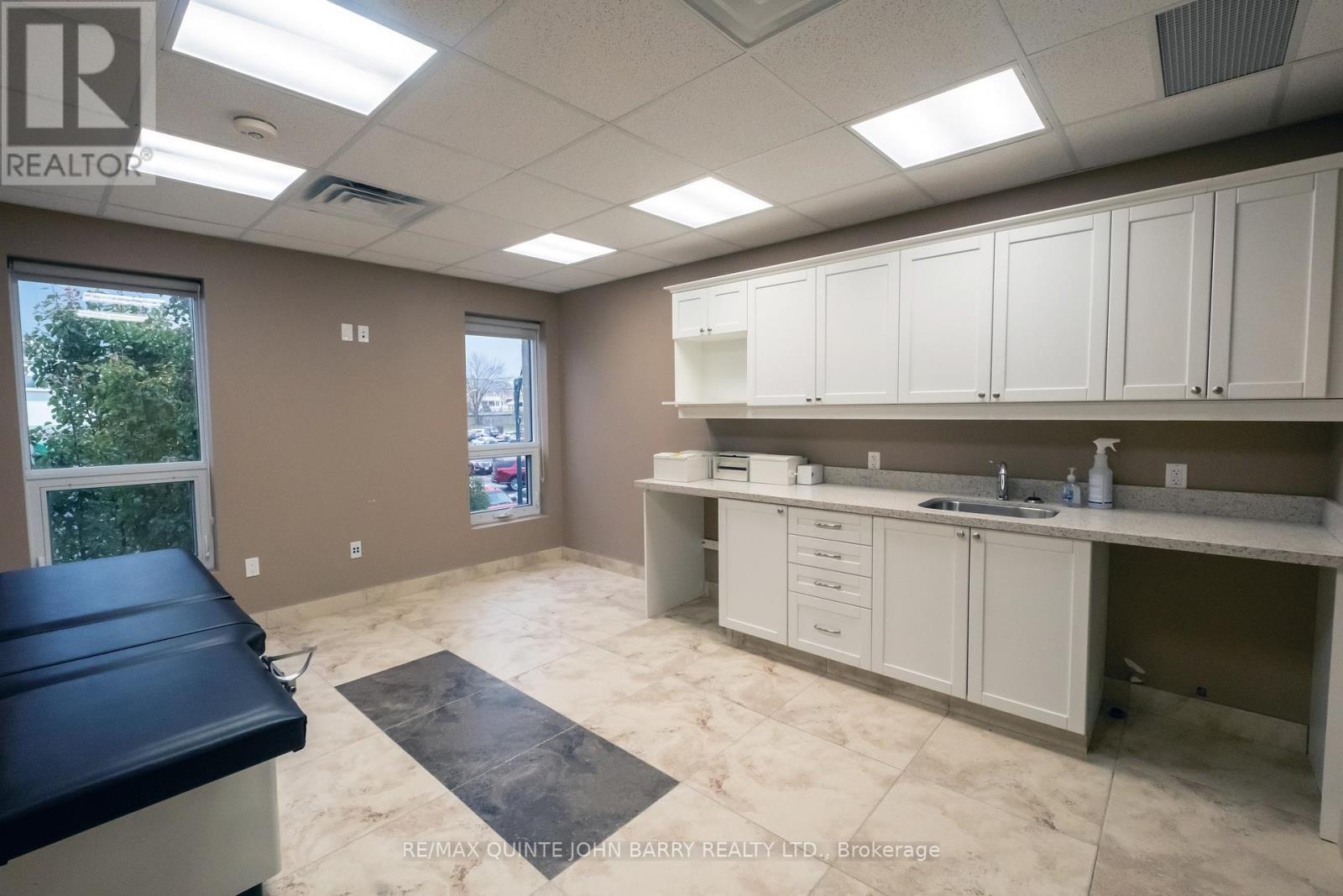 201 - 30 King Street, Quinte West, Ontario  K8V 6B1 - Photo 11 - X12839542