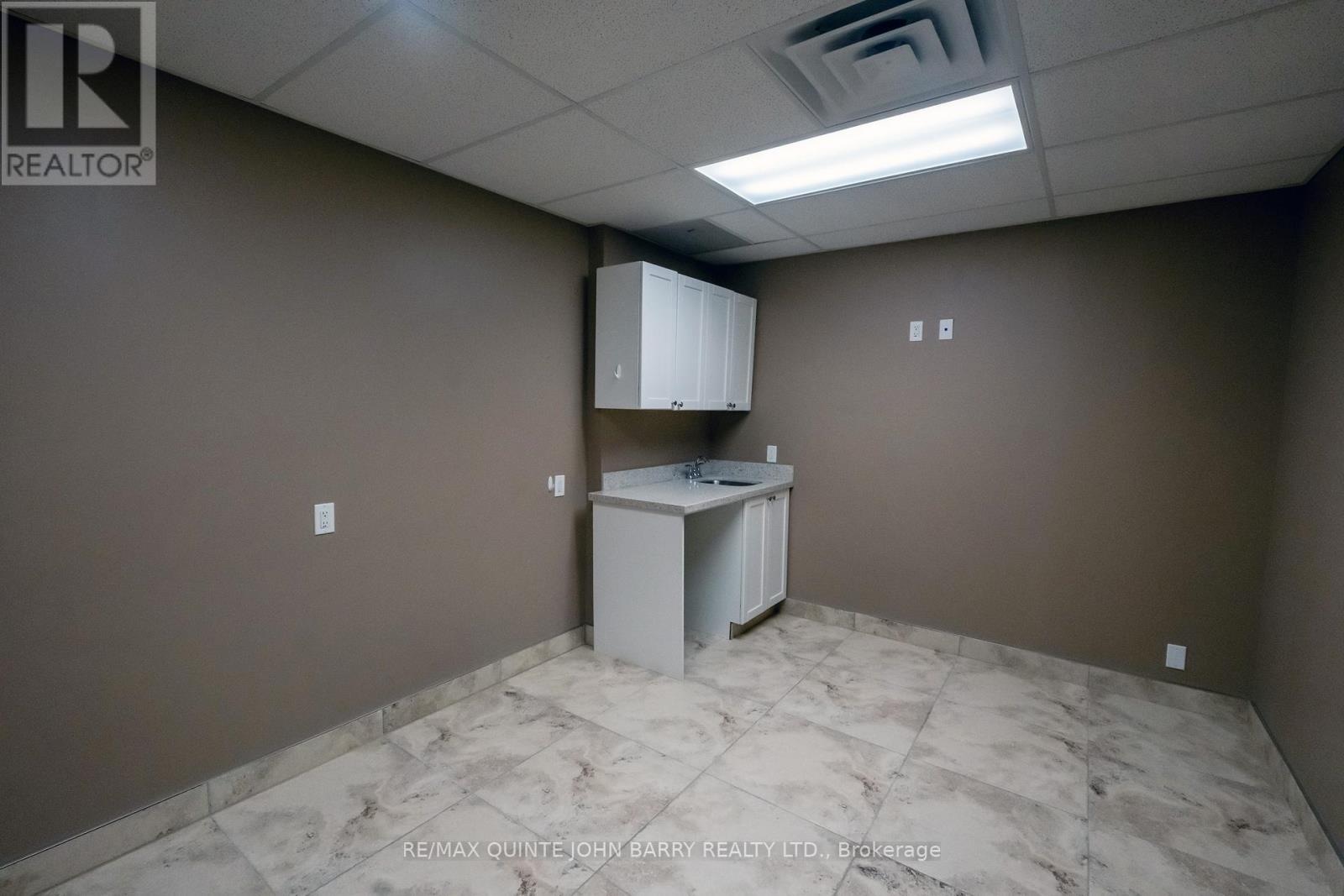 201 - 30 King Street, Quinte West, Ontario  K8V 6B1 - Photo 12 - X12839542