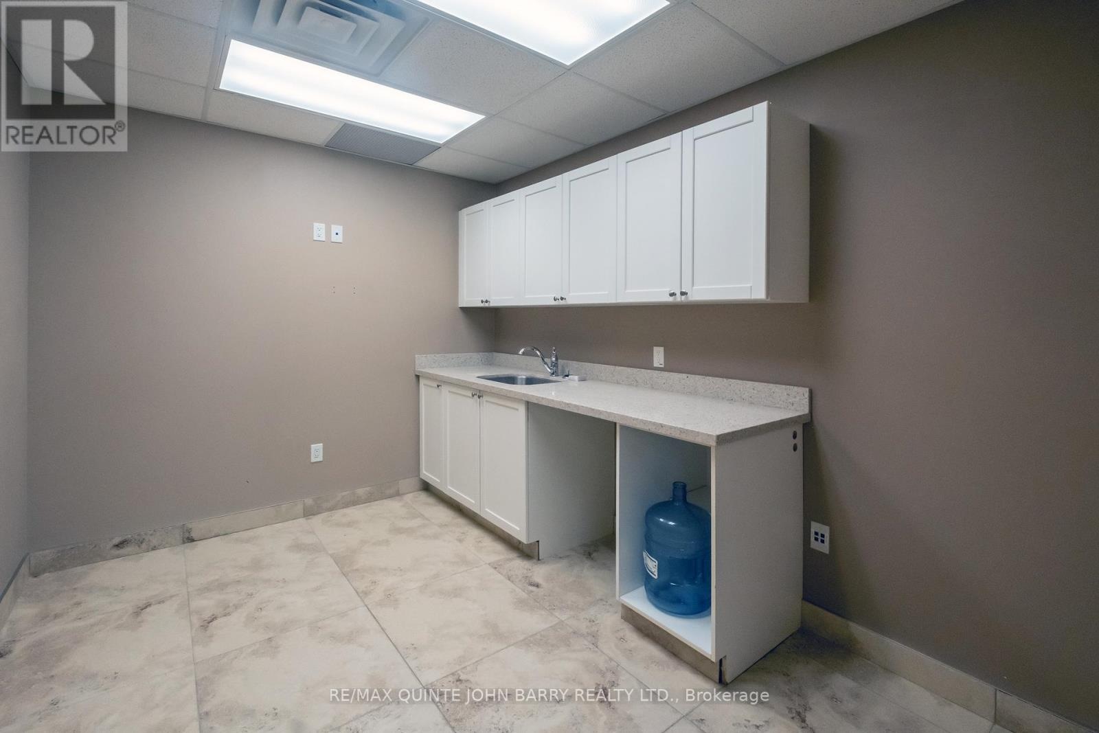 201 - 30 King Street, Quinte West, Ontario  K8V 6B1 - Photo 14 - X12839542