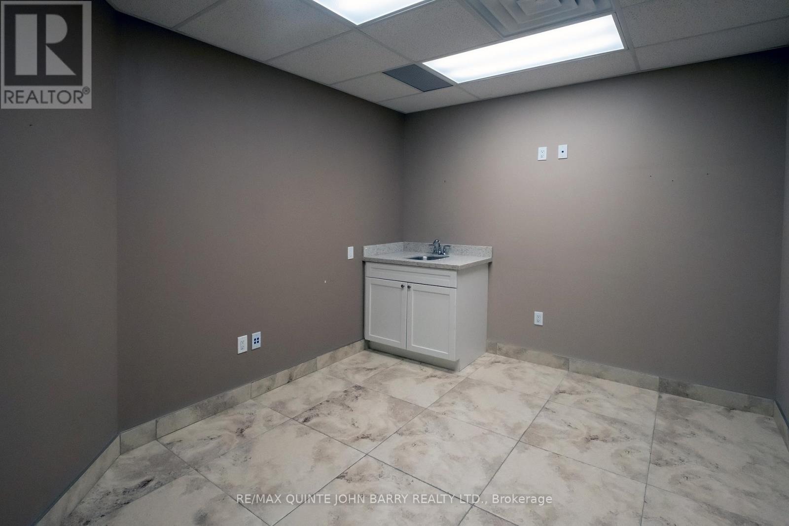 201 - 30 King Street, Quinte West, Ontario  K8V 6B1 - Photo 15 - X12839542