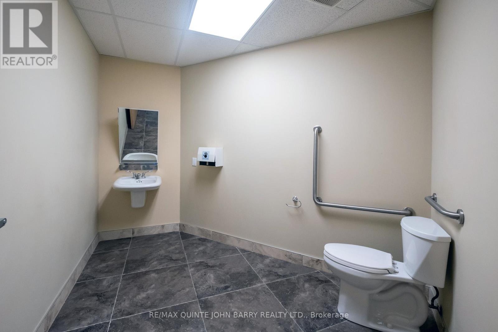 201 - 30 King Street, Quinte West, Ontario  K8V 6B1 - Photo 16 - X12839542