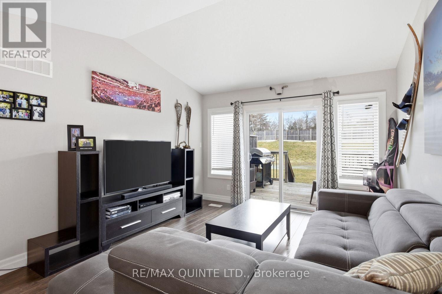 71 Aspen Drive, Quinte West, Ontario  K8V 0E2 - Photo 13 - X12886746