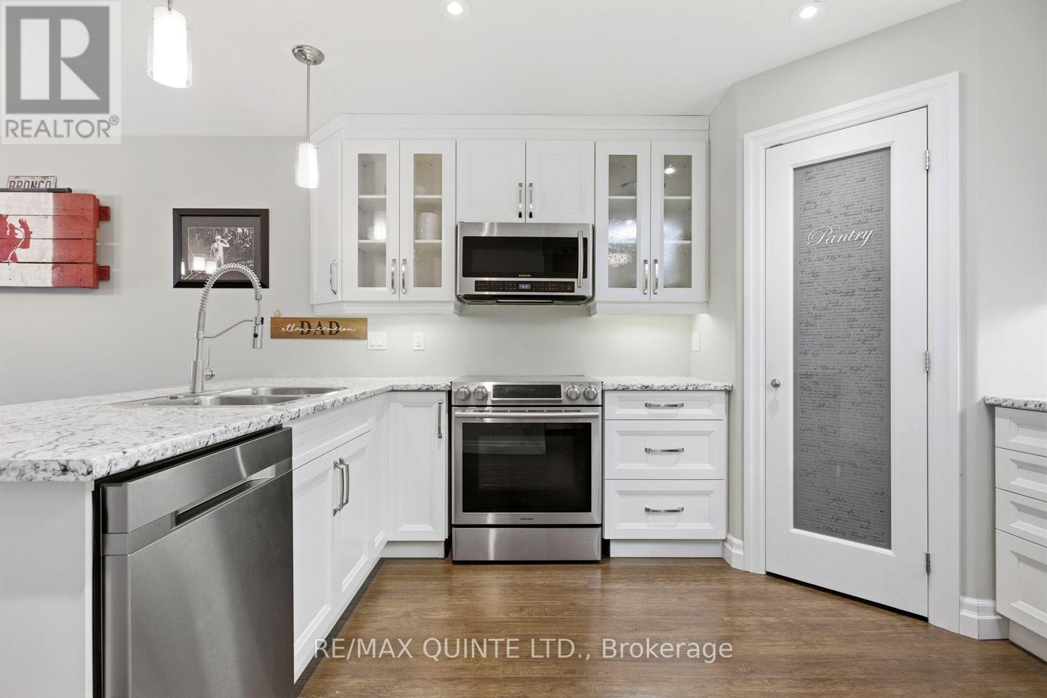 71 Aspen Drive, Quinte West, Ontario  K8V 0E2 - Photo 4 - X12886746