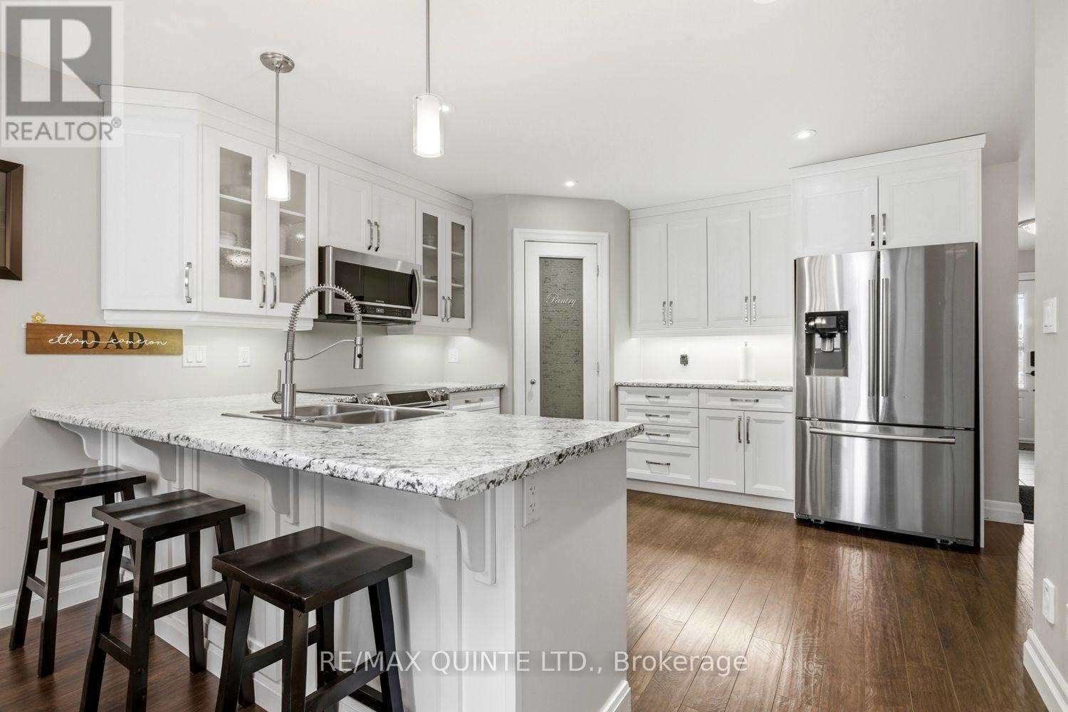 71 Aspen Drive, Quinte West, Ontario  K8V 0E2 - Photo 5 - X12886746