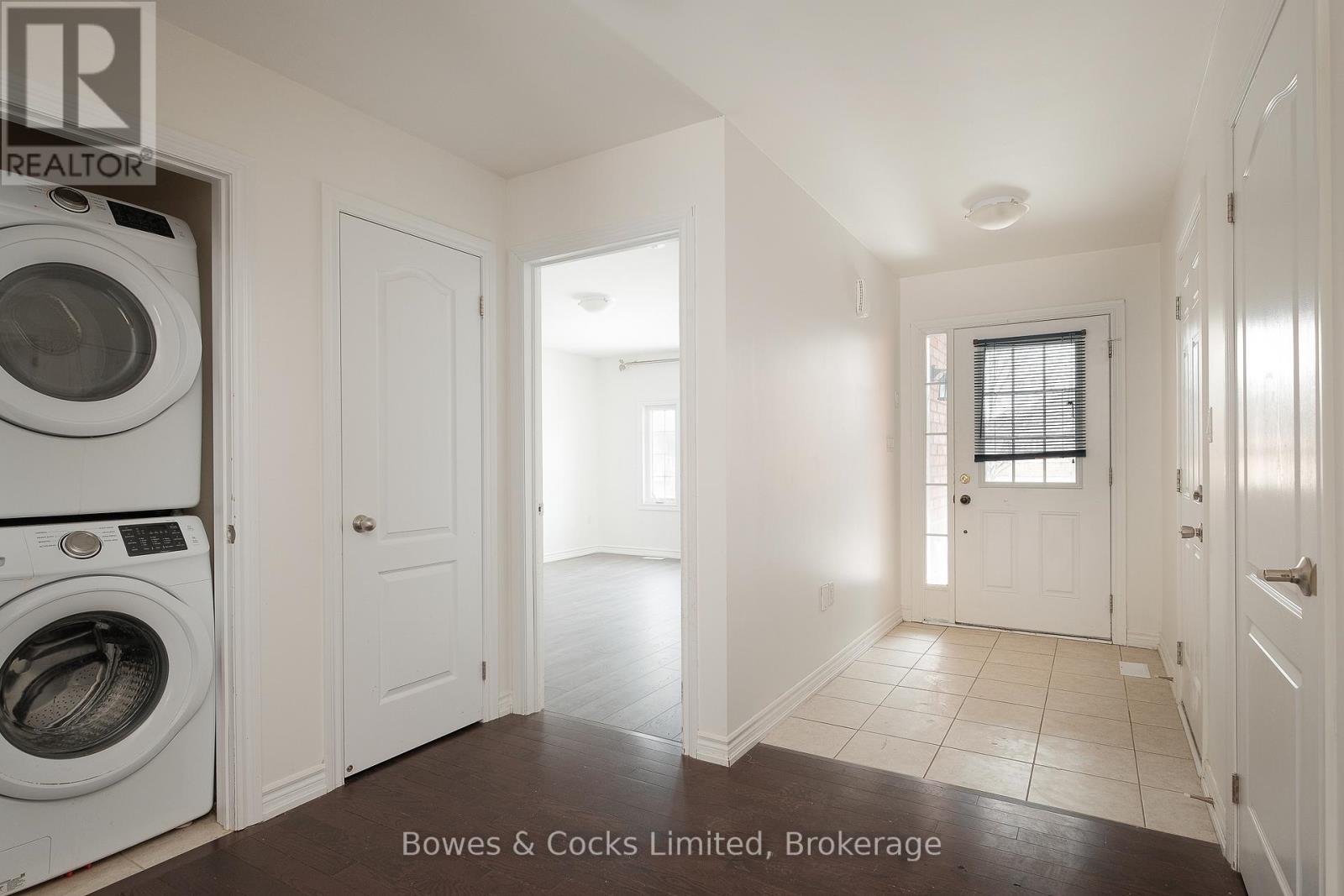 147 Springdale Drive, Kawartha Lakes, Ontario K9V 0N1 - Photo 2 - X12904484