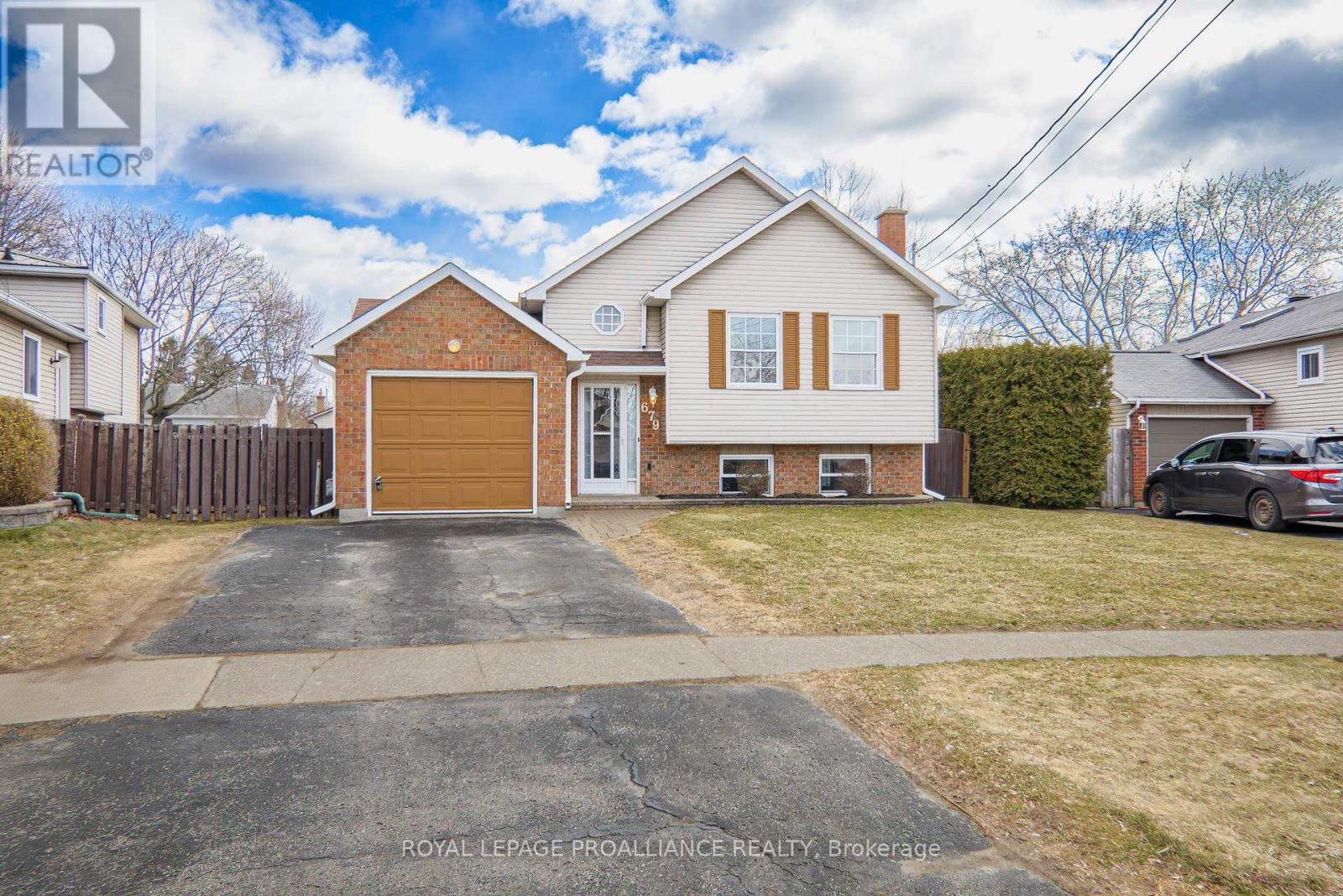 679 Mackechnie Crescent, Cobourg, Ontario  K9A 4Y1 - Photo 1 - X12937152