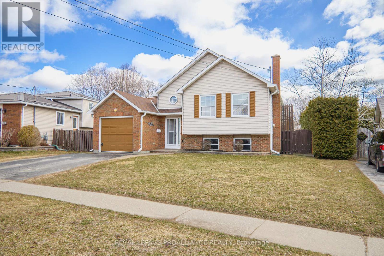 679 Mackechnie Crescent, Cobourg, Ontario  K9A 4Y1 - Photo 3 - X12937152