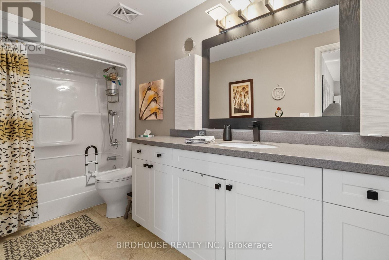 301 - 94 Francis Street W, Kawartha Lakes, Ontario  K0M 1N0 - Photo 21 - X12447664