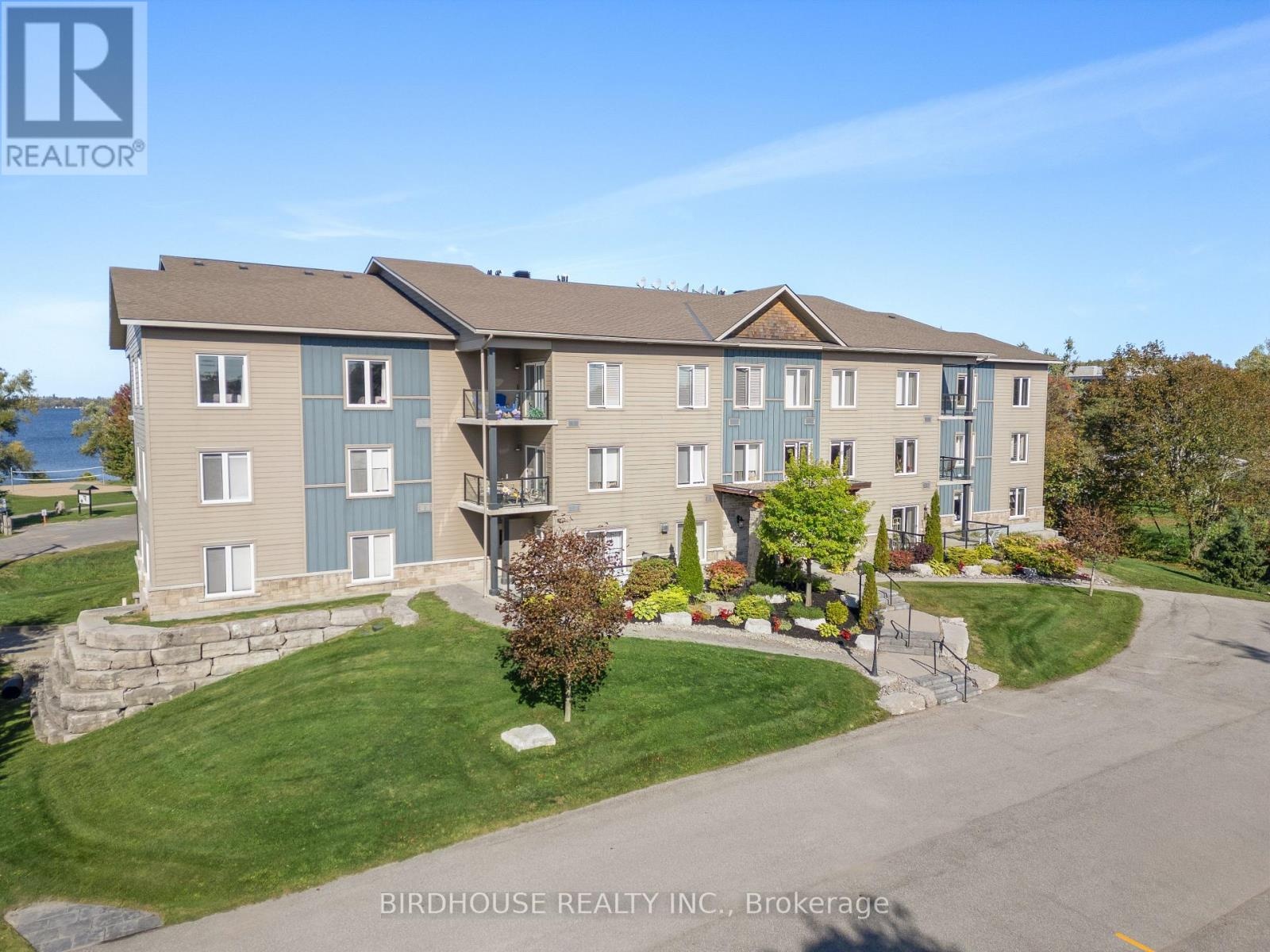 301 - 94 Francis Street W, Kawartha Lakes, Ontario  K0M 1N0 - Photo 3 - X12447664