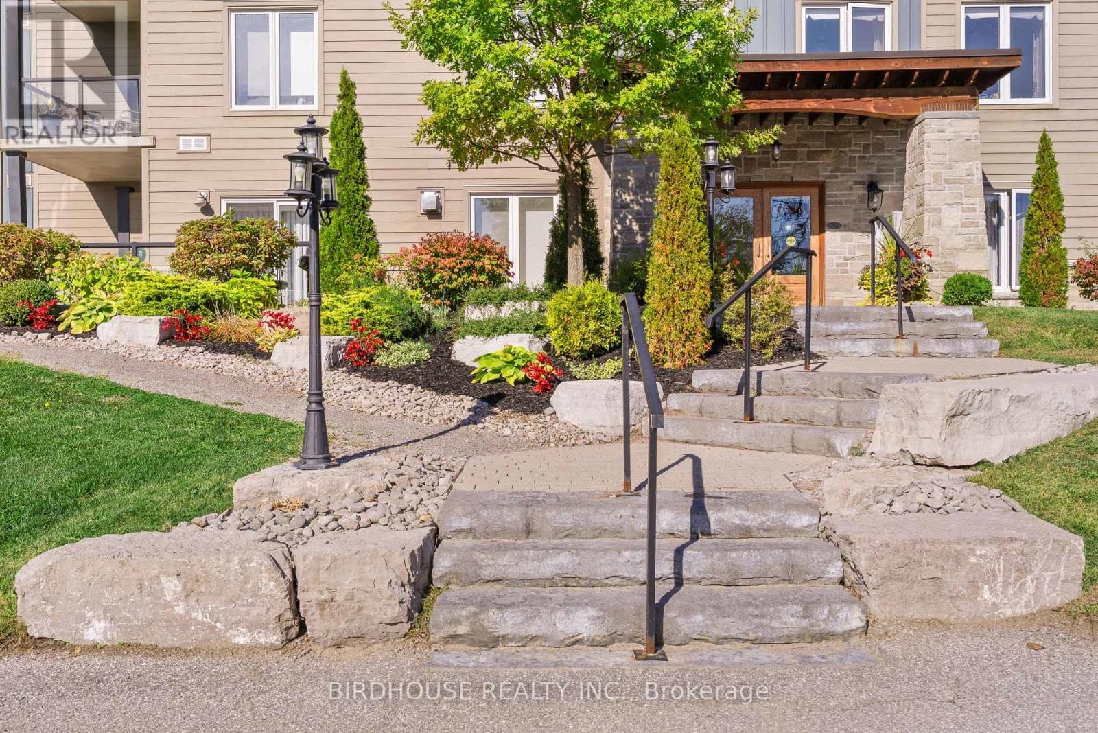 301 - 94 Francis Street W, Kawartha Lakes, Ontario  K0M 1N0 - Photo 5 - X12447664