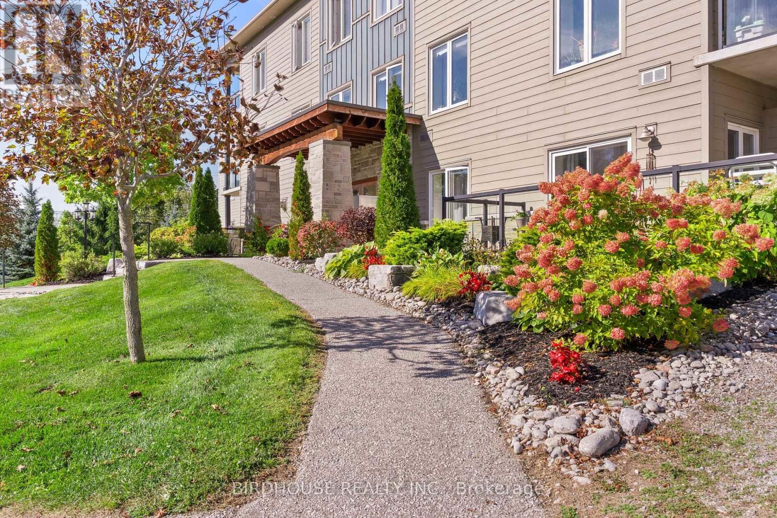 301 - 94 Francis Street W, Kawartha Lakes, Ontario  K0M 1N0 - Photo 4 - X12447664