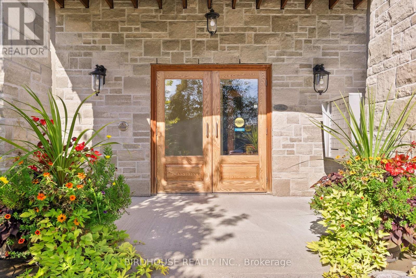 301 - 94 Francis Street W, Kawartha Lakes, Ontario  K0M 1N0 - Photo 6 - X12447664