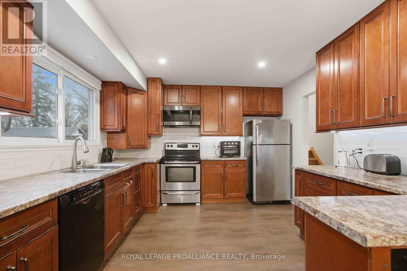 36 Shoniker Avenue, Quinte West, Ontario  K8V 2B5 - Photo 8 - X12951794