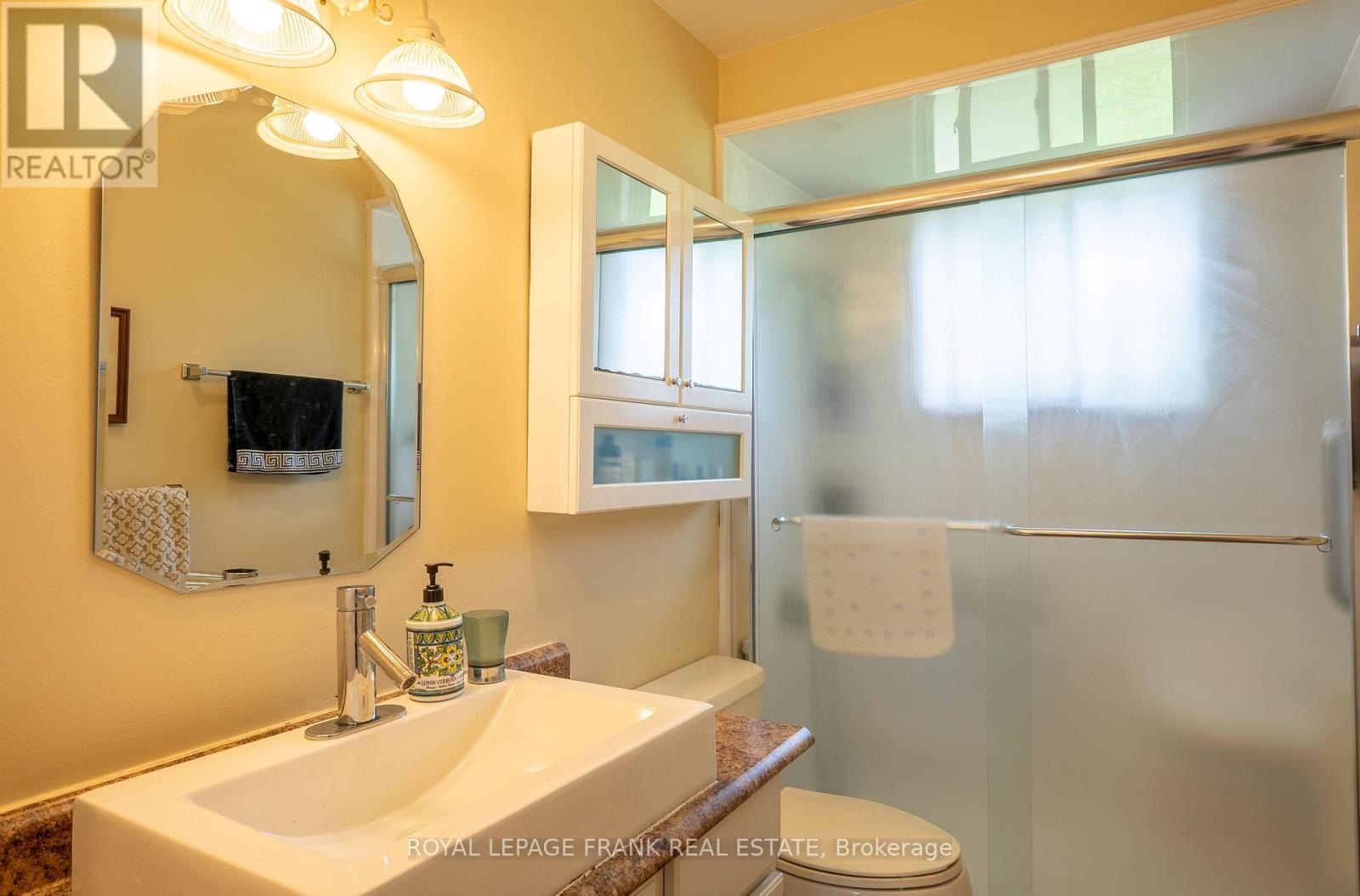 383 Old Surrey Lane, Kawartha Lakes, Ontario  K0M 1A0 - Photo 19 - X12594004