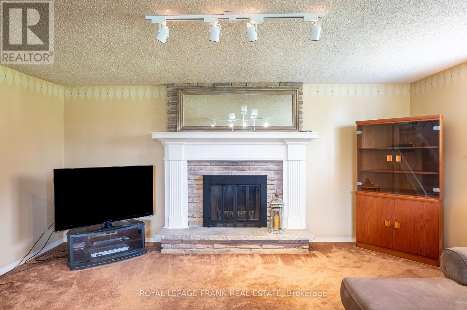 383 Old Surrey Lane, Kawartha Lakes, Ontario  K0M 1A0 - Photo 23 - X12594004