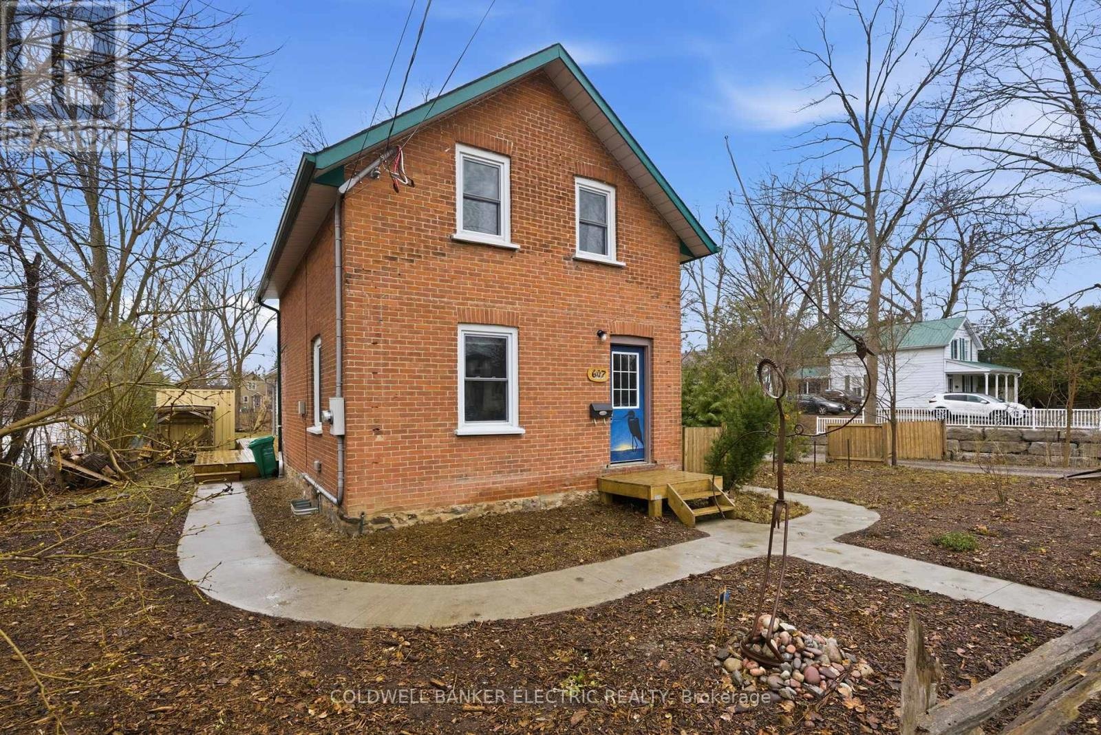 607 Armour Road, Peterborough, Ontario  K9H 1Z3 - Photo 1 - X12989038