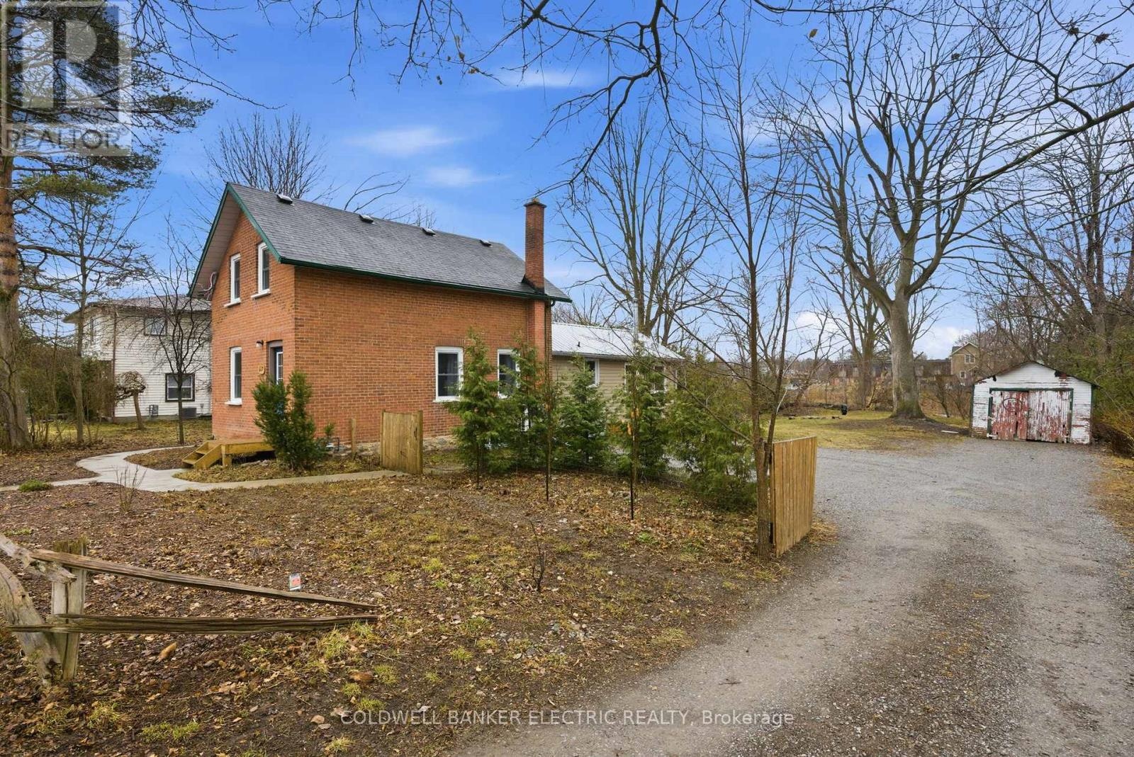607 Armour Road, Peterborough, Ontario  K9H 1Z3 - Photo 2 - X12989038