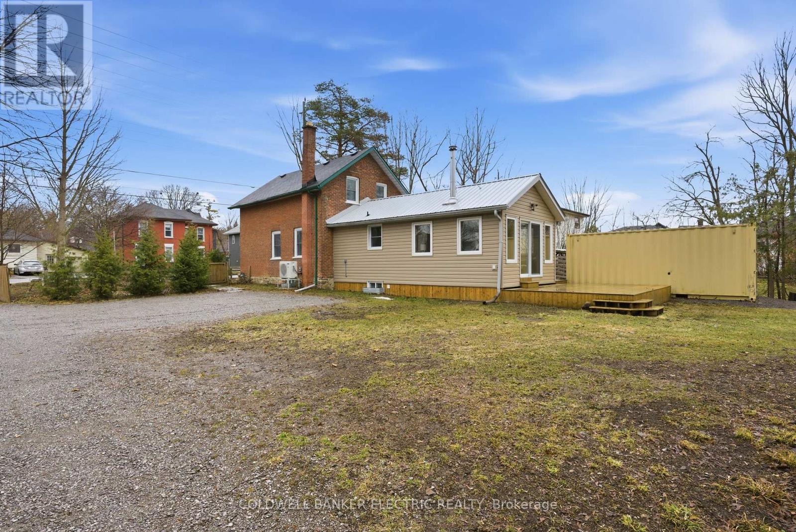 607 Armour Road, Peterborough, Ontario  K9H 1Z3 - Photo 3 - X12989038