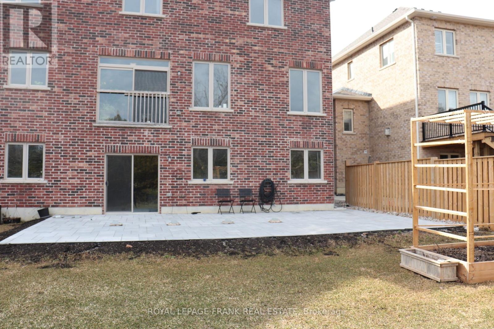 60 Hennessey Crescent, Kawartha Lakes, Ontario K9V 0P3 - Photo 48 - X12807752