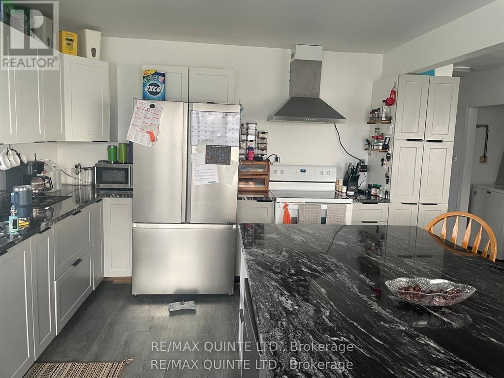 27 First Avenue, Quinte West, Ontario  K8V 5M6 - Photo 4 - X13001860