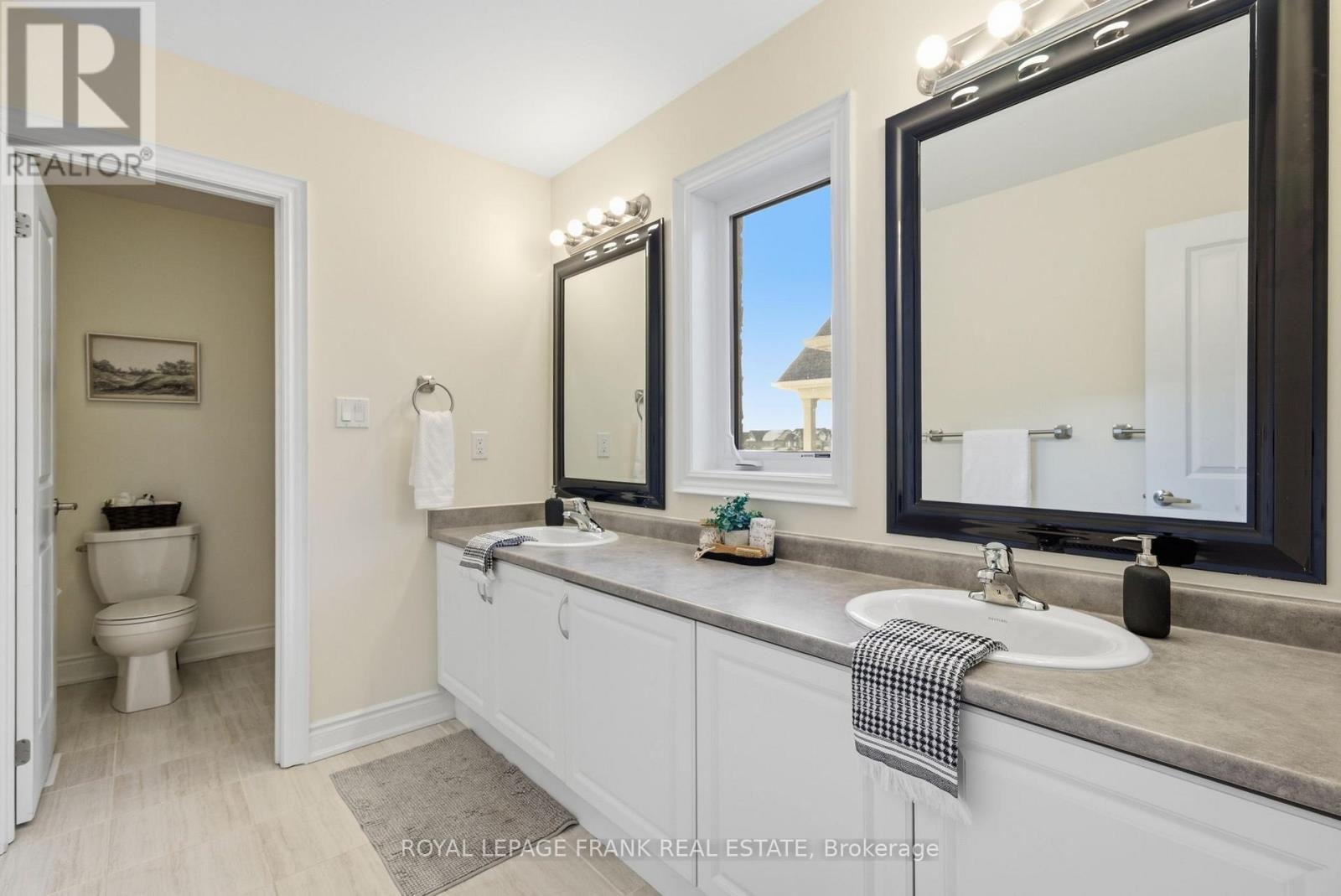 60 Hennessey Crescent, Kawartha Lakes, Ontario K9V 0P3 - Photo 35 - X12807752