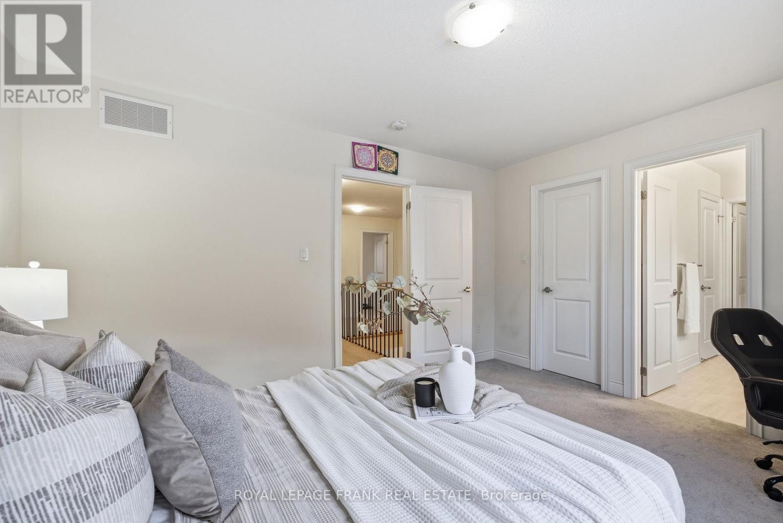 60 Hennessey Crescent, Kawartha Lakes, Ontario K9V 0P3 - Photo 37 - X12807752
