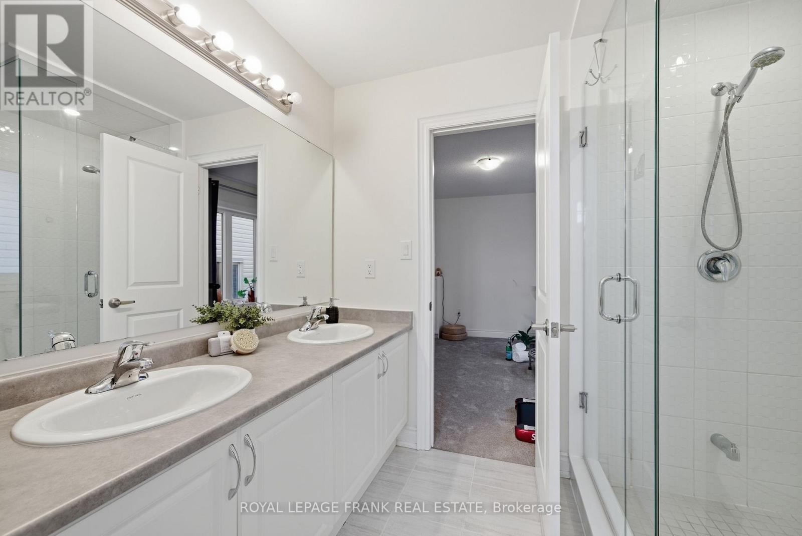 60 Hennessey Crescent, Kawartha Lakes, Ontario K9V 0P3 - Photo 40 - X12807752