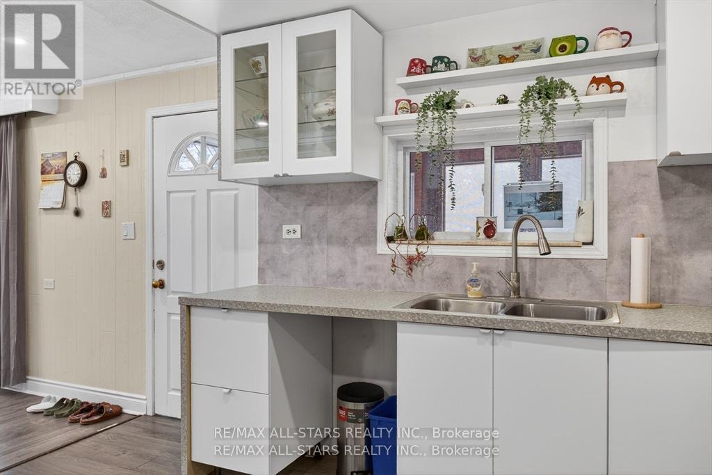 220 Mcguire Beach Road, Kawartha Lakes, Ontario  K0M 2B0 - Photo 11 - X12975276