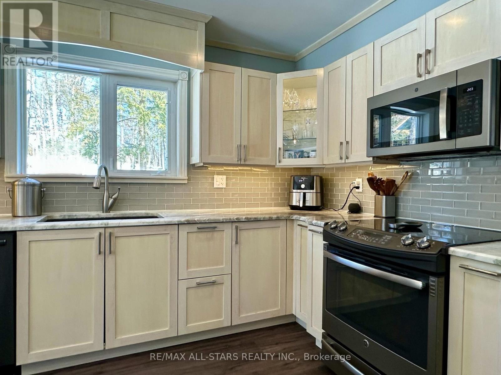 398 Edwina Drive, Trent Lakes, Ontario K0M 1A0 - Photo 6 - X12862168