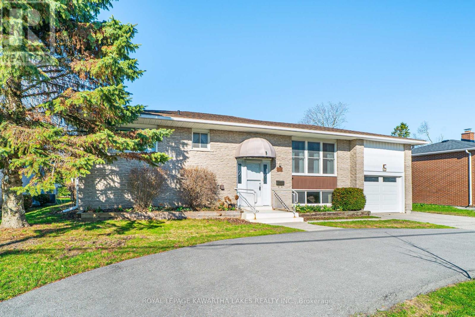 89 Angeline Street S, Kawartha Lakes, Ontario  K9V 3L4 - Photo 1 - X12615912