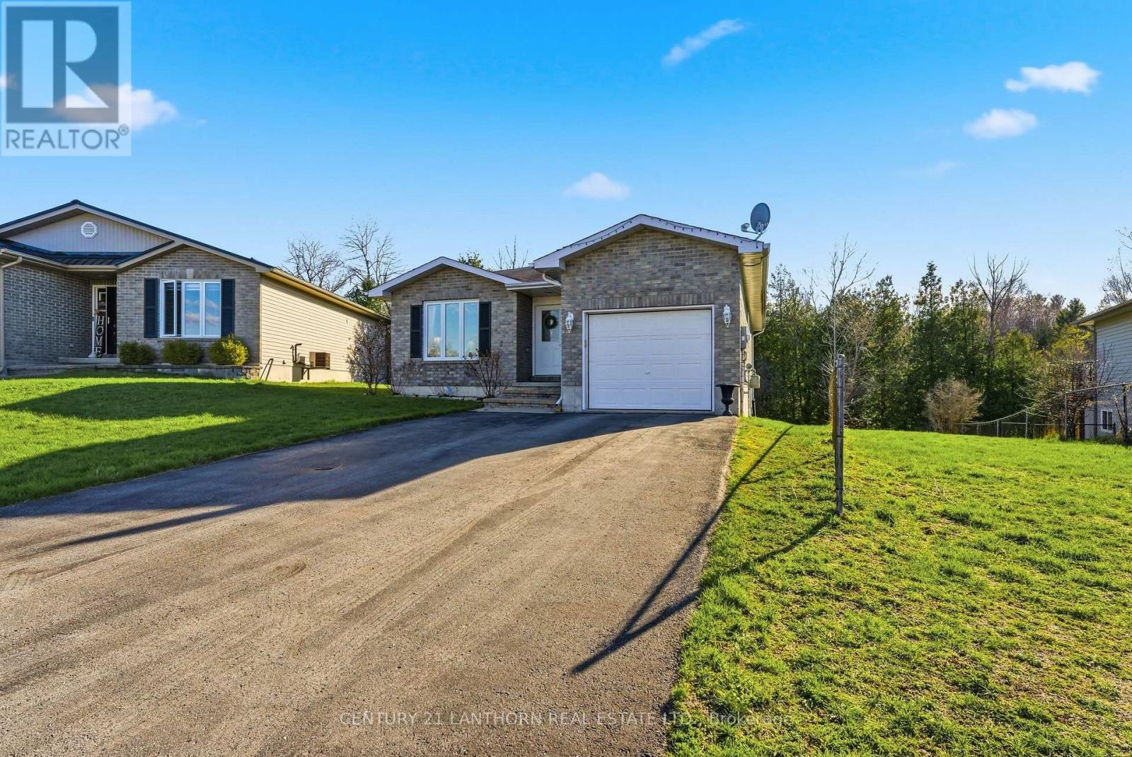 167 Nicholas Street, Quinte West, Ontario  K8V 6E8 - Photo 3 - X13027672