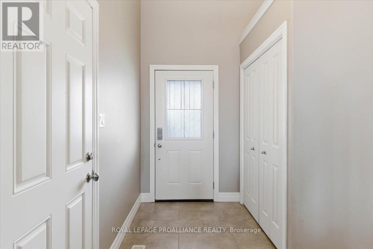 68 Cortland Crescent, Quinte West, Ontario  K8V 0E9 - Photo 5 - X13032058