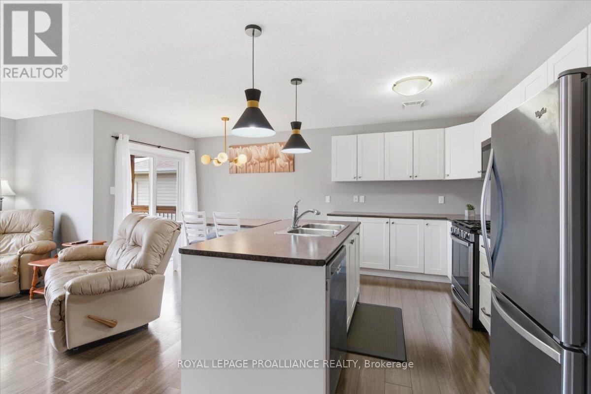 68 Cortland Crescent, Quinte West, Ontario  K8V 0E9 - Photo 8 - X13032058