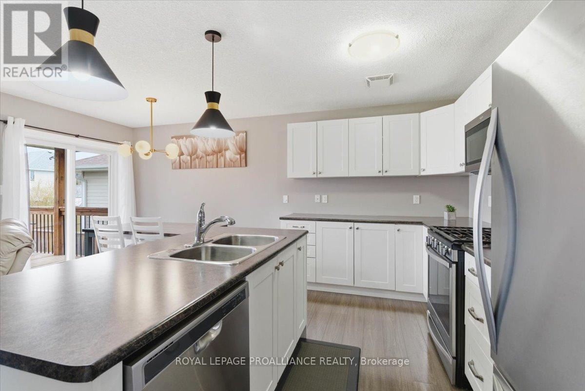 68 Cortland Crescent, Quinte West, Ontario  K8V 0E9 - Photo 9 - X13032058