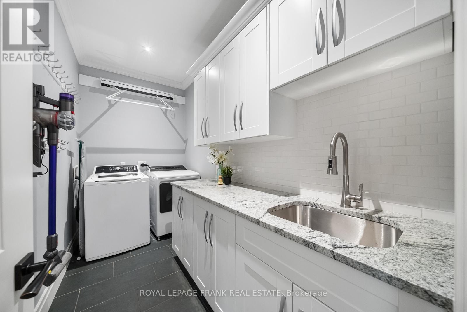 325 Maine Street, Oshawa, Ontario  L1L 1A8 - Photo 33 - E13039414