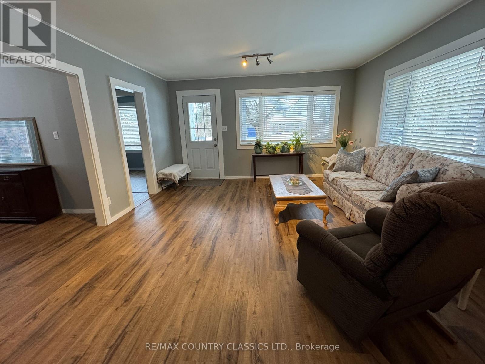 38 Flint Avenue, Bancroft, Ontario  K0L 1C0 - Photo 5 - X12907212