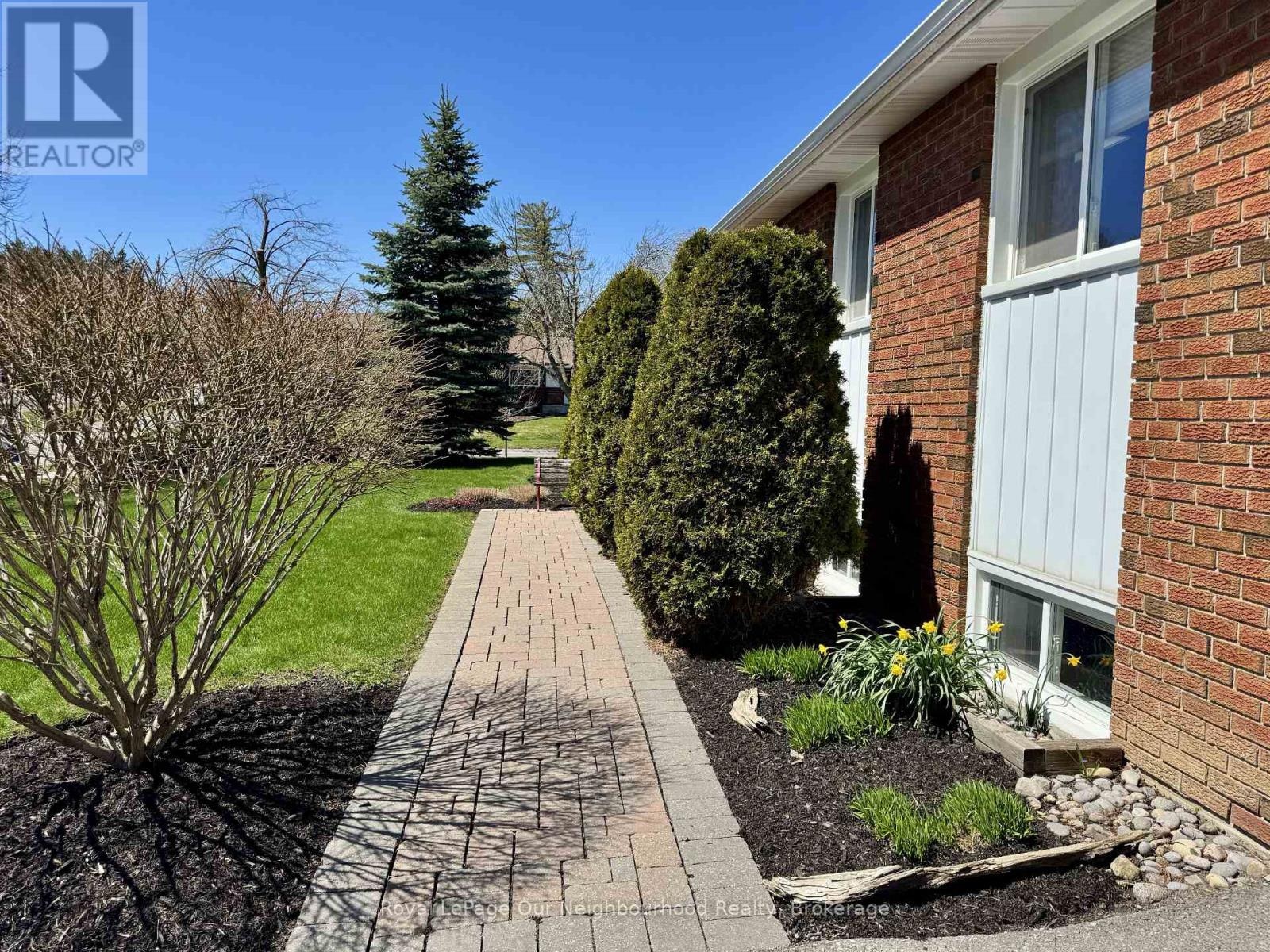 909 Whitefield Drive, Peterborough, Ontario K9J 7W1 - Photo 4 - X12898546