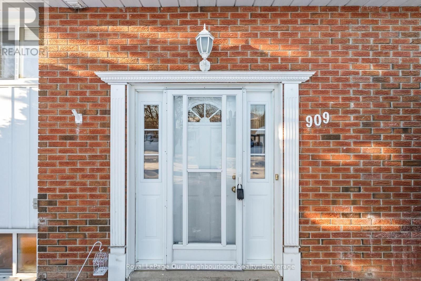 909 Whitefield Drive, Peterborough, Ontario K9J 7W1 - Photo 7 - X12898546