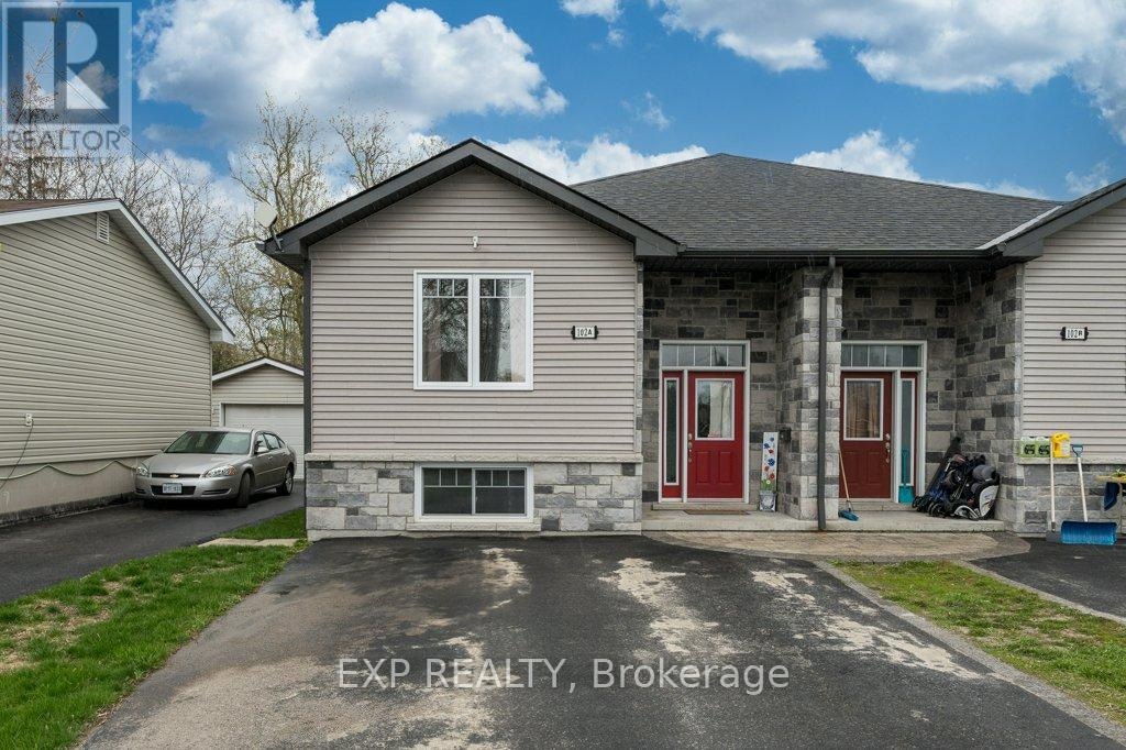 A - 102 Davis Street E, Quinte West, Ontario  K8V 4L1 - Photo 1 - X13058138